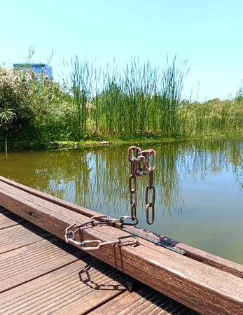 מעמד לבקבוק בצבע נחושת עתיקה