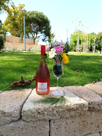 סידור פרחים בכוס